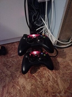 Xbox 360 + Kinect + 2 Ovládače +5 Hry - 7