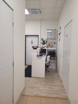 Kompaktná, kancelárska budova - 90 m2 - na Juhu - 7