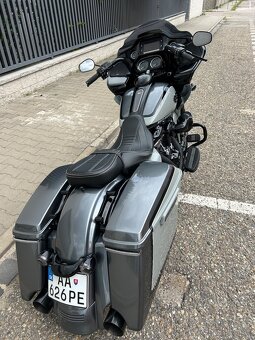 Harley Davidson Road Glide - 7