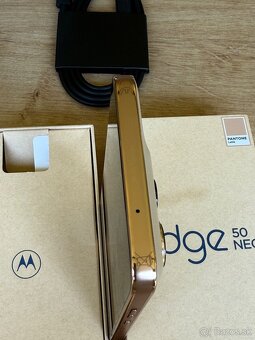 Predám Motorola Edge 50 NEO 8GB Rám 256GB Gold Minimálne - 7