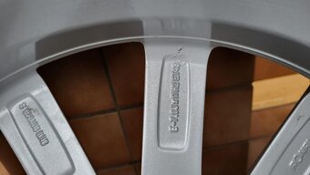 alu R17 5x112 orig. Audi A4 + letné pneu 225/50R17 - 7
