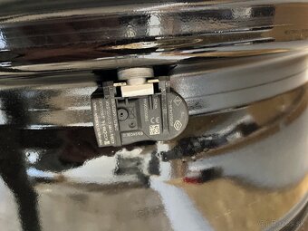 Disky R17 7J ET48 + pneumatiky Continental 215/55 R17 - 7
