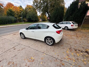 Alfa Romeo Giulietta 2010 1 maj serviska 124t km plně funkčn - 7