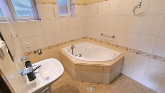 viacgeneračný rodinný dom -3 byty a 2 garáže -Martin Stráne - 7