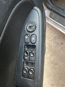 Rozpredám na diely Hyundai i30 I HB 1.4 G4FA - 7