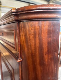 stará vysoká rohová komoda - 7