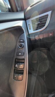 Hyundai i30 1.6 CRDi DOHC 16V Dynamic - 7