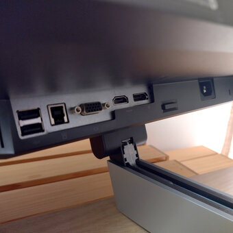 monitor HP E27q G4 a polohovatelny podstavec - 7