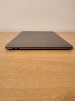 MacBook Pro 15 2019 | i7 • 16GB • 256GB SSD - 7
