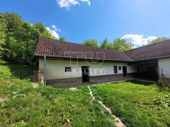NA PREDAJ POZEMOK S HOSPODÁRSKOU BUDOVOU, 1550m2,... - 7