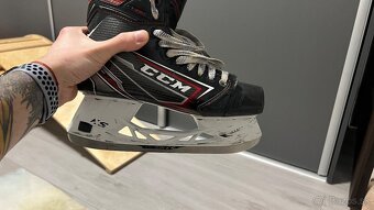 Korcule CCM ft490 velkost 8,5D - 7