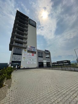 Prenájom 200m2 obchodných priestorov, prízemie Living centra - 7