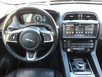 Jaguar F-Pace - 7