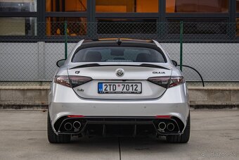 Alfa Romeo Giulia 2.0 Turbo Veloce AT AWD - AJ NA SPLÁTKY - 7