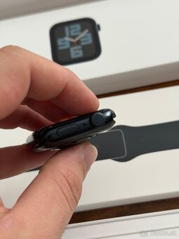 Apple Watch SE 2 44mm komplet top stav - 7