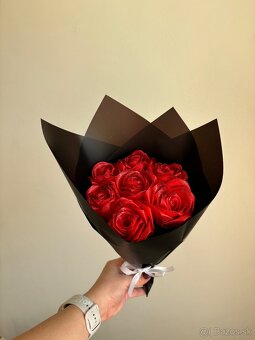 Box/kytica ruží zo saténových stušiek - 7