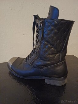 CHANEL čierne čižmy CC z pravej kože. S kovovou špičkou - 7