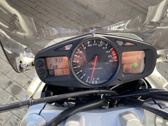 SUZUKI GSR - 7
