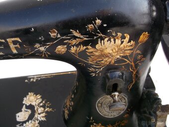 STAROŽITHÝ ŠIJACÍ STROJ. - 7