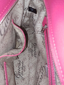 Guess kabelka, farba magenta/ružová - 7