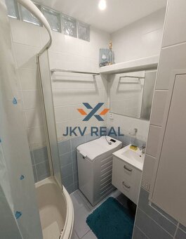 Priestranný 2,5-izbový byt - kompletne zariadený, stačí sa n - 7
