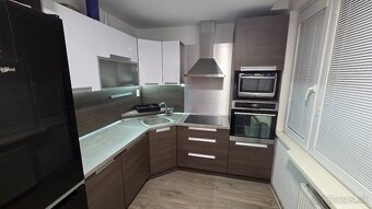 Prenajmem prerobený, zariadený 3 izbový byt vo Zvolene - 7