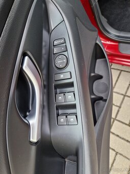 Hyundai i30 1,5 benzín DPi family facelift 2022 - 7