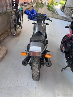 Kawasaki GPZ 750 - 7
