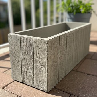 Záhradné betónové posedenie v imitácii dreva - 7