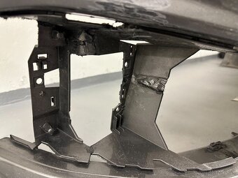 Predný nárazník Audi A4 B9 - 7