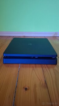 PS4 Slim 500 GB ako nová + 2 ovládače + kamera, top stav - 7