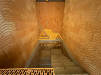 Predám novostavbu v radovej zástavbe v Nových Zámkoch - 7