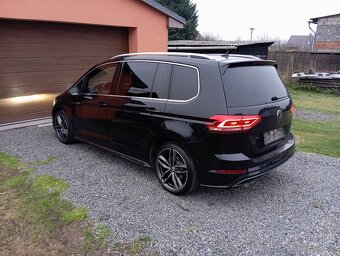 VW Touran R-Line, 7 místný DSG - 7