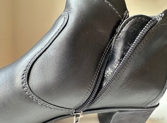 EU42 DÁMSKE kožené čierne čižmičky zn.ARA za 50E - 7