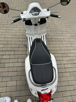 Vespa GTS 300, RV 2016, len 2060 km, výbava - 7