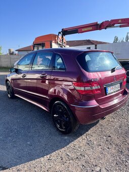 Mercedes Benz B180 - 7