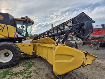 Kombajn New Holland CR9080 - 7