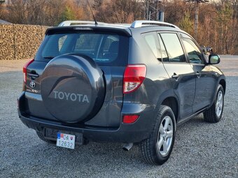 TOYOTA RAV4  2,2D4D  4x4 - 7