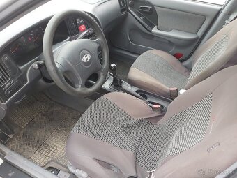 Hyundai Elantra 1.6i 16V Comfort - 7