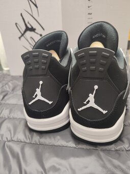 Air Jordan 4 Retro Thunder White - 7