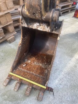 CAT 438B - 7