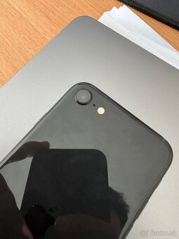 iPhone se 2020- batéria 87% - 7