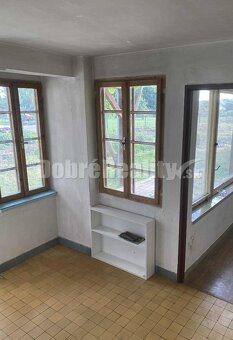 Na predaj: Starší rodinný dom s potenciálom, Mojmírovce pri - 7