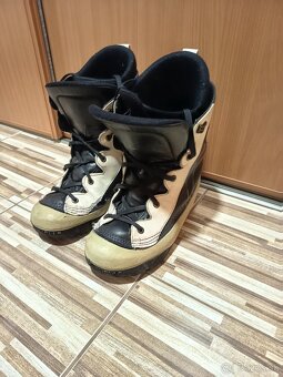 Predám snowboard a topánky - 7