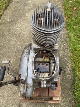 Motor Jawa Pérák 250 - 7