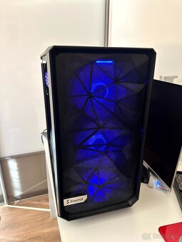 Ryzen 7 7800X3D RX 9070 XT 16GB 32GB RAM 2TB M.2 850W - 7