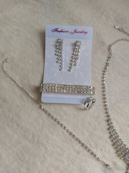 NOVÝ set bižutérie + krabička a brošňa (osobný odber) - 7