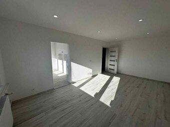 Predam zrekonštruovaný 2 izbový byt - 7