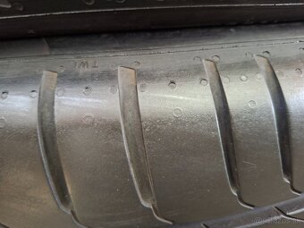 235/55R18 Pirelli dot 24 - 7