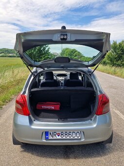 Toyota yaris 1.3 T 5D - 7